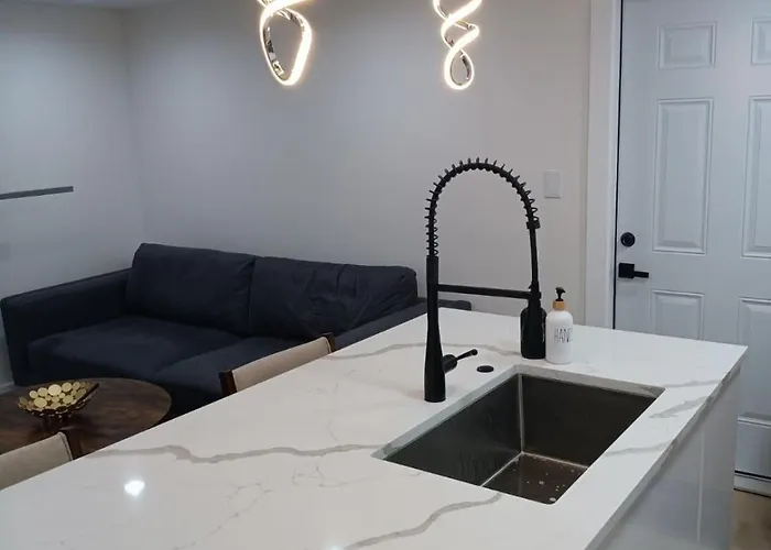 Bright Modern 2br, Close To Downtown Chicago