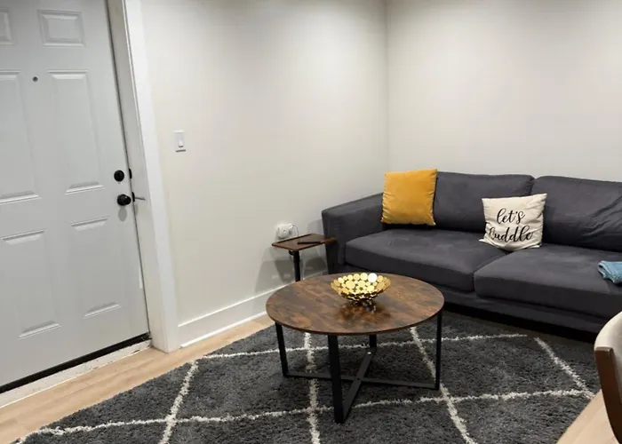 Apartment Bright Modern 2br, Close To Downtown *